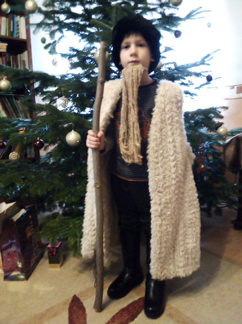 Az öt éves Dávid Vilmos "pásztor" jelmezben (Fotó: Vidák Tünde, 2019) vt3